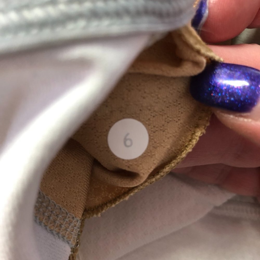 Lululemon No Limits Athletic Tank White / Blazer Fossil Size 6 - Picture 7 of 12